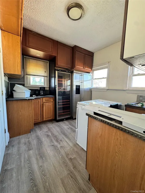 64 Sprague AVE #Whole House, Amityville, NY 11701