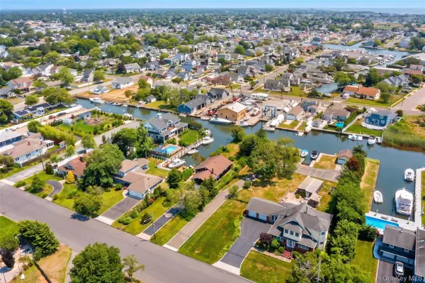 272 Grand Central AVE, Amityville, NY 11701