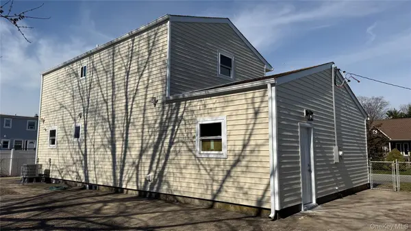 211 4th AVE, West Babylon, NY 11704