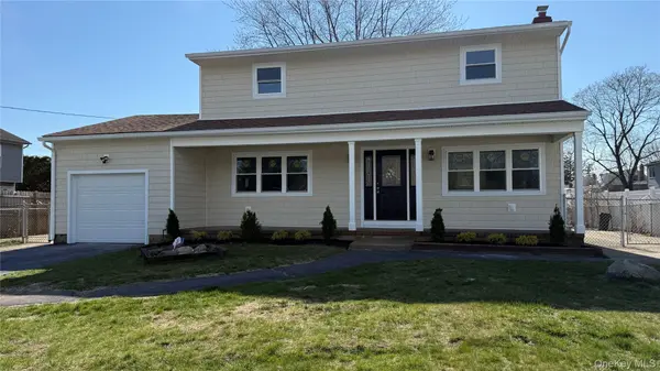 211 4th AVE, West Babylon, NY 11704