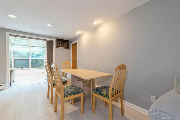 28 Campus LN, Ronkonkoma, NY 11779