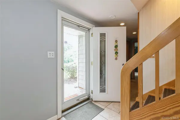 28 Campus LN, Ronkonkoma, NY 11779
