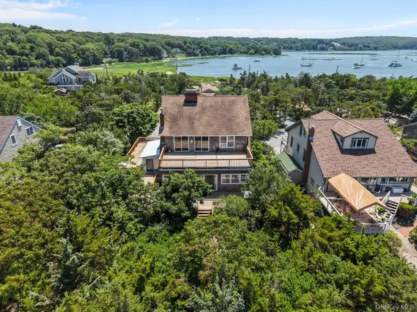 141 Harbor Beach RD, Mount Sinai, NY 11766