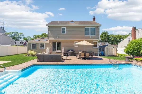 11 Barbara RD, Lake Ronkonkoma, NY 11779