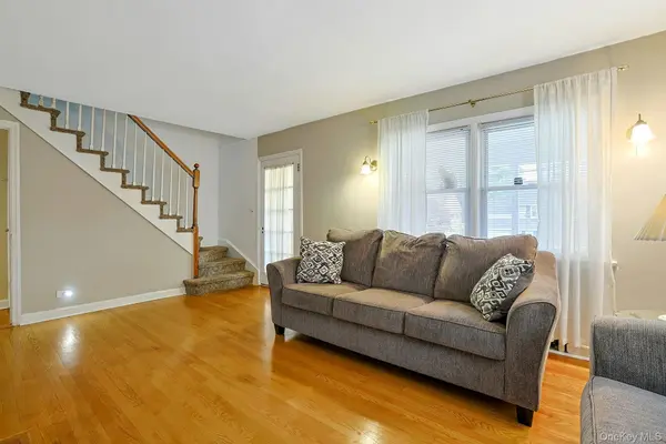 84 Lawrence PL, New Rochelle, NY 10801