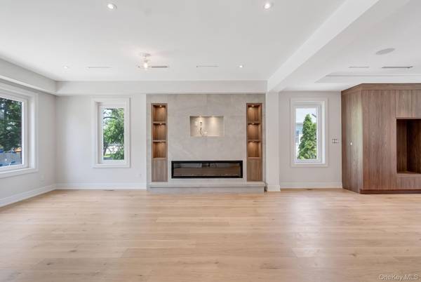 748 Carman AVE, Westbury, NY 11590