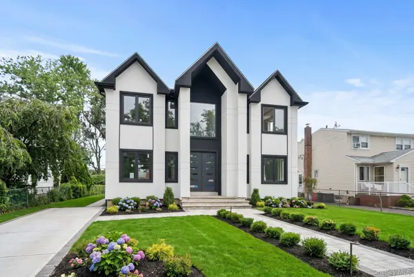 748 Carman AVE, Westbury, NY 11590