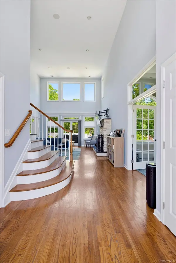 47 Grassland CIR, Mount Sinai, NY 11766