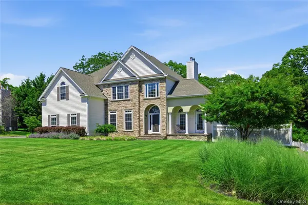 47 Grassland CIR, Mount Sinai, NY 11766