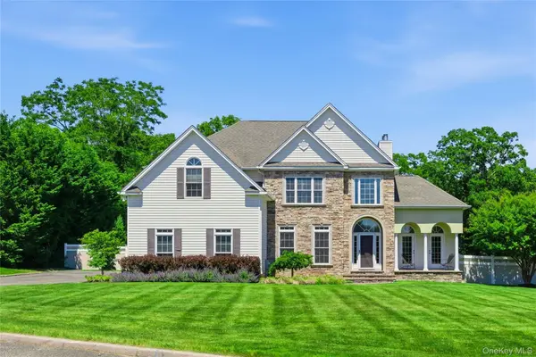 47 Grassland CIR, Mount Sinai, NY 11766