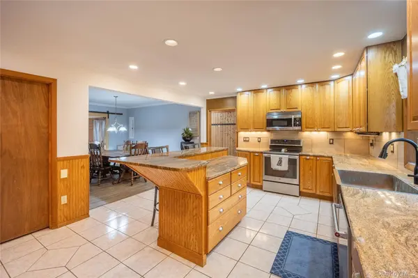 843 Farmers Mills RD, Carmel, NY 10512