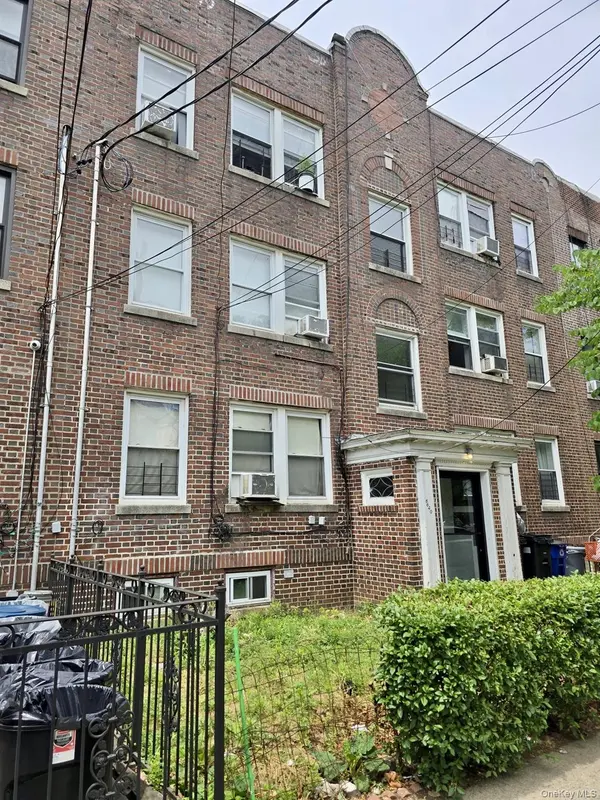 8640 123rd ST, Richmond Hill, NY 11418