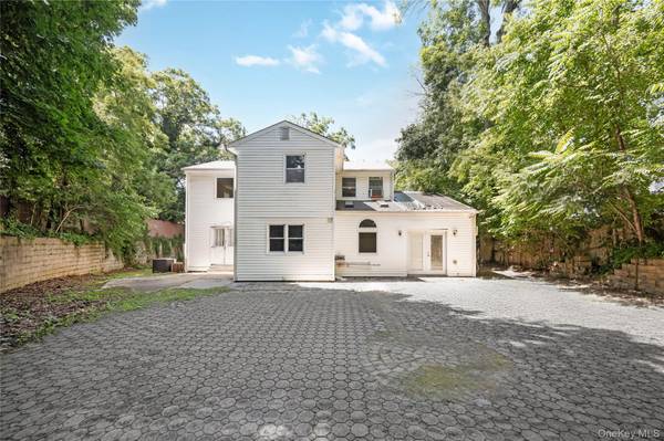 216 Woodbury RD, Woodbury, NY 11797