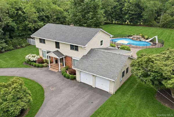84 Meadow Glen RD, Northport, NY 11768