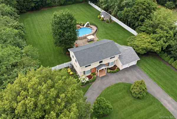 84 Meadow Glen RD, Northport, NY 11768