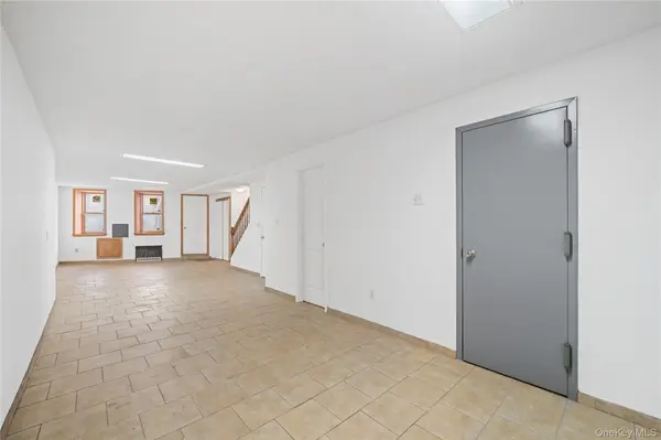 46-15 30th RD, Astoria, NY 11103