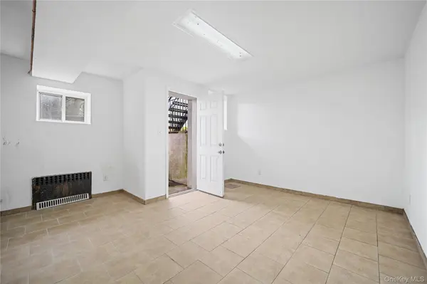 46-15 30th RD, Astoria, NY 11103