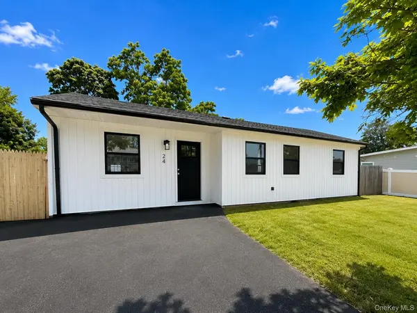 24 E Cherry ST, Central Islip, NY 11722