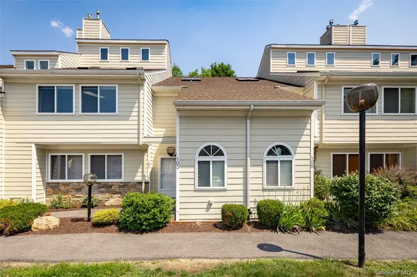 103 Crystal Hill LN, Poughkeepsie, NY 12603