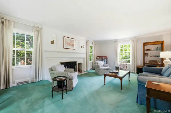 17 Monfort RD, Port Washington, NY 11050