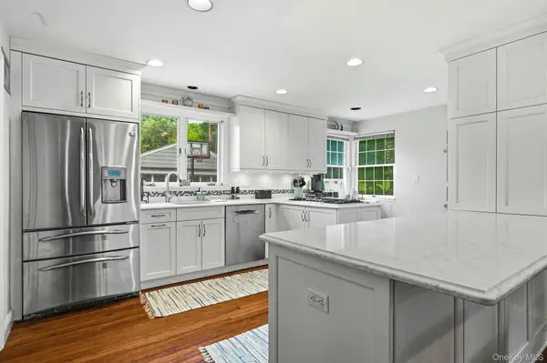 17 Monfort RD, Port Washington, NY 11050