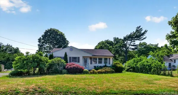 66 Fuoco RD, Bellport, NY 11713