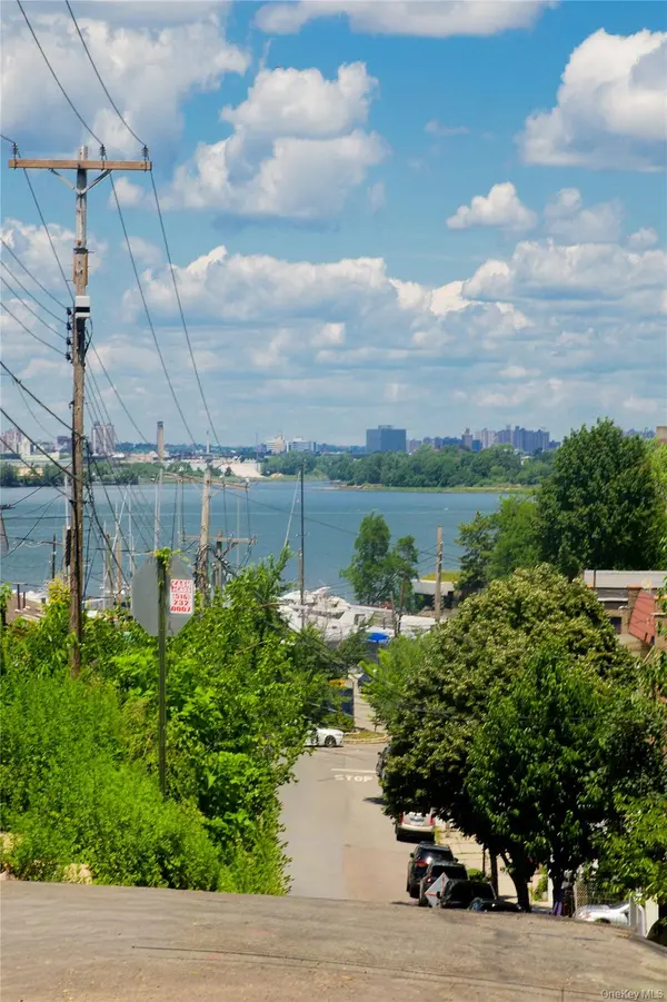 5-19 126th ST, College Point, NY 11356
