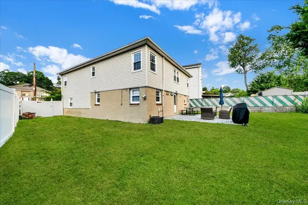 19 Storey LN, Yonkers, NY 10710