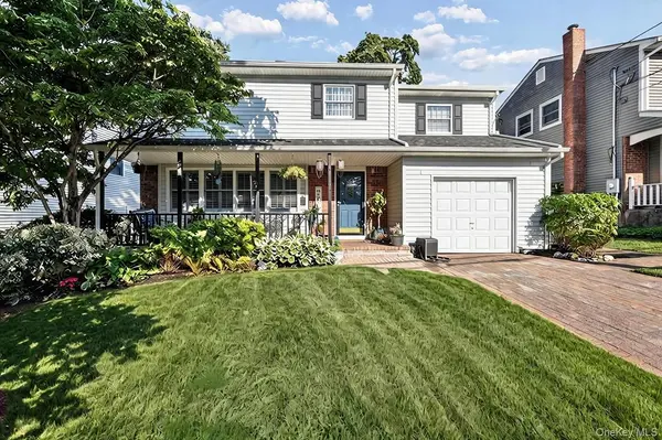 3 Stimson PL, Huntington, NY 11743