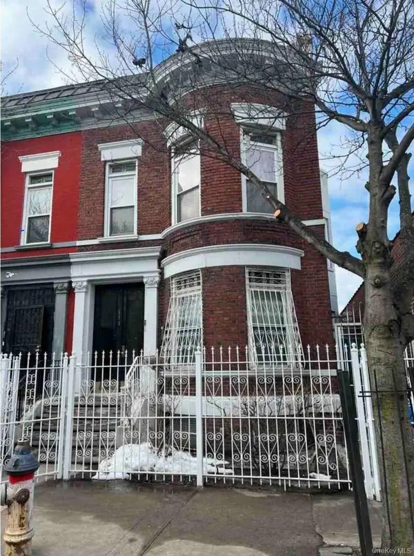 861 Manida ST, Bronx, NY 10474