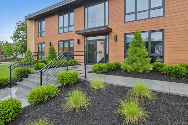 325 Manville RD #102, Pleasantville, NY 10570