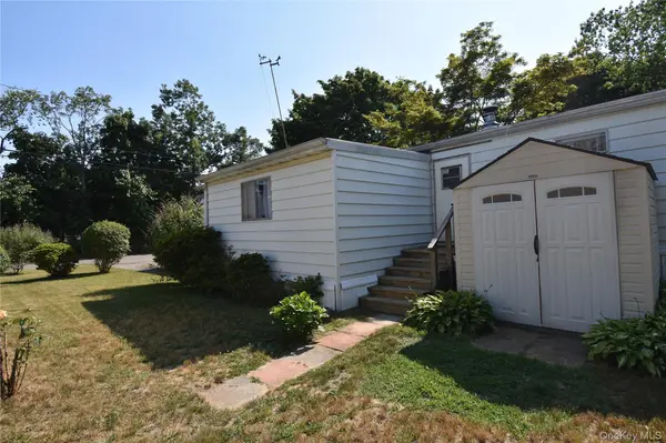 116 Lincoln AVE, Holbrook, NY 11741