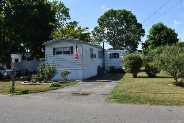 116 Lincoln AVE, Holbrook, NY 11741