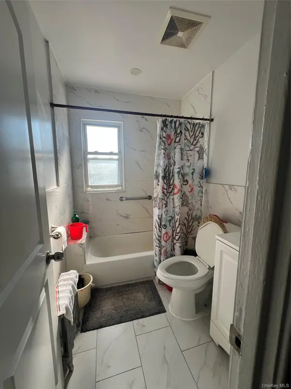 11438 198th ST, Saint Albans, NY 11412