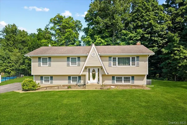 19 Bradner DR, Warwick, NY 10990