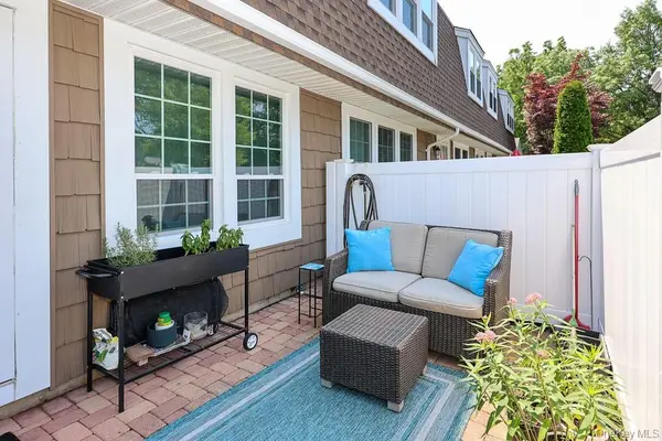 107 Whalers CV, Babylon, NY 11702