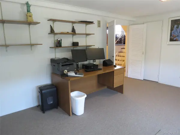 1358 Milanna LN, Wantagh, NY 11793
