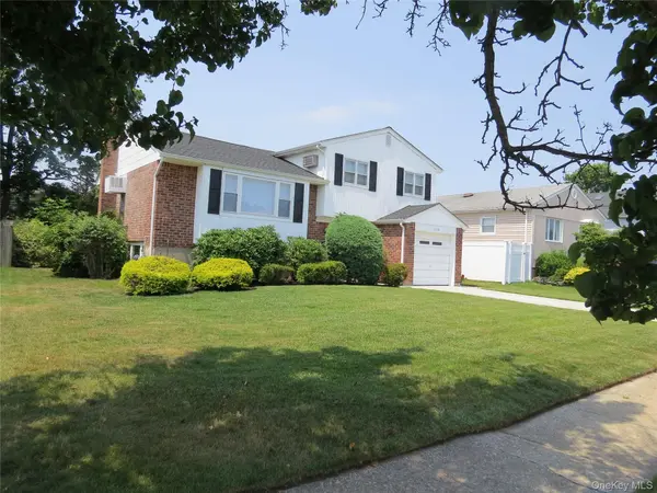 1358 Milanna LN, Wantagh, NY 11793