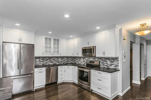 104 W Woodlake DR, Woodbury, NY 11797