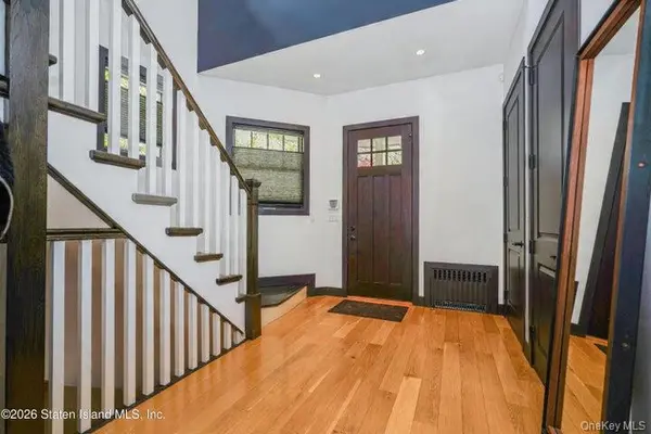 100 Hull Ave, Staten Island, NY 10306
