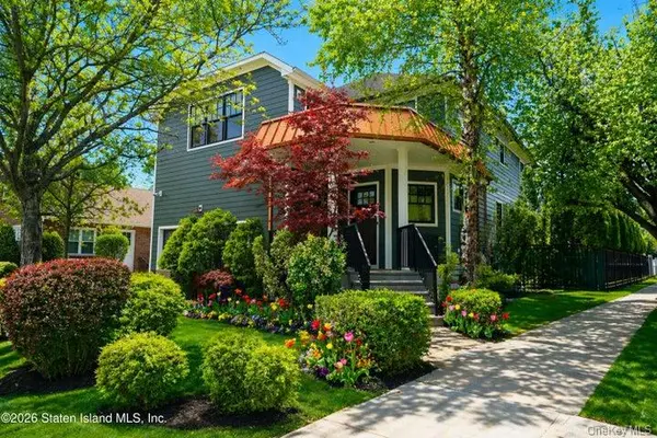 100 Hull Ave, Staten Island, NY 10306
