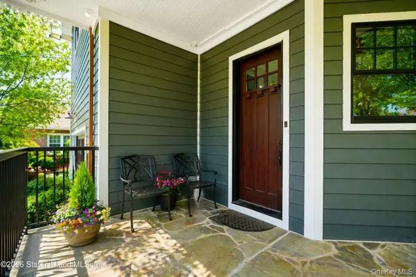 100 Hull Ave, Staten Island, NY 10306