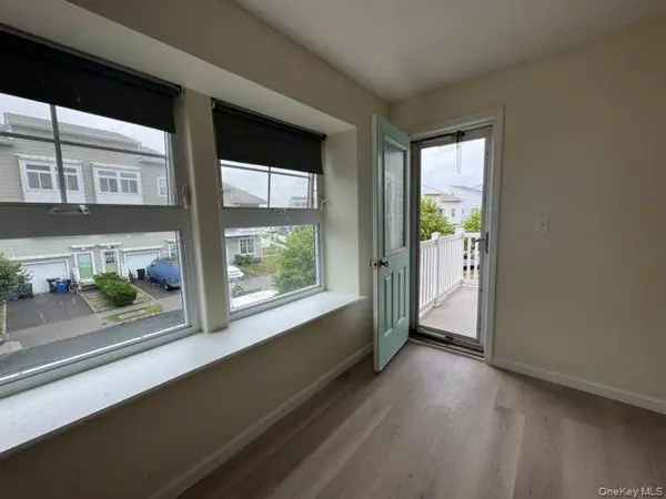 169 Sea Grass LN #2, Arverne, NY 11692