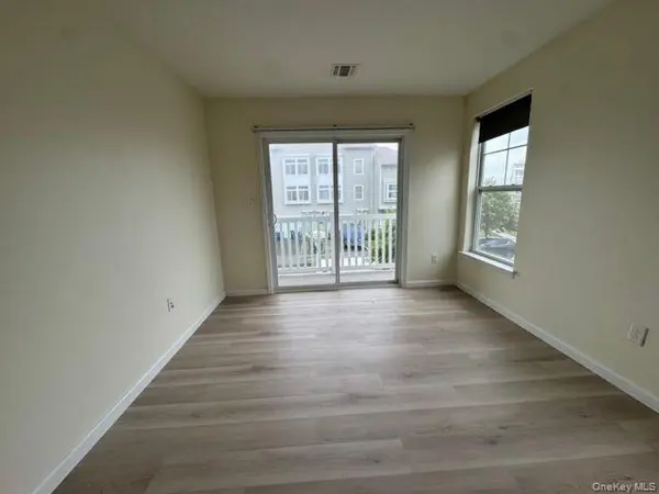 169 Sea Grass LN #2, Arverne, NY 11692