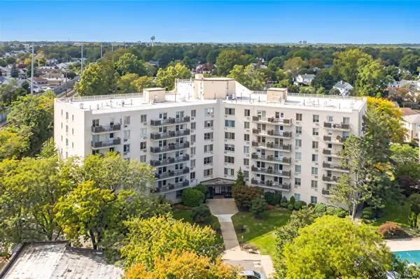 135 Post AVE #2Q, Westbury, NY 11590