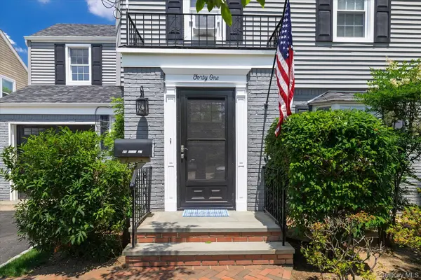 41 Hart ST, Lynbrook, NY 11563