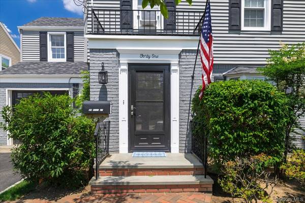 41 Hart ST, Lynbrook, NY 11563