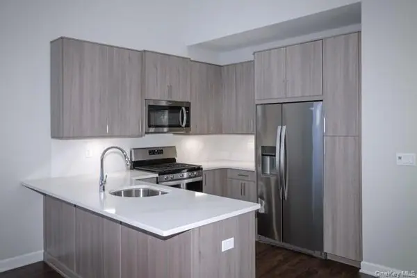 300 Sutton CT #38, Mount Sinai, NY 11766