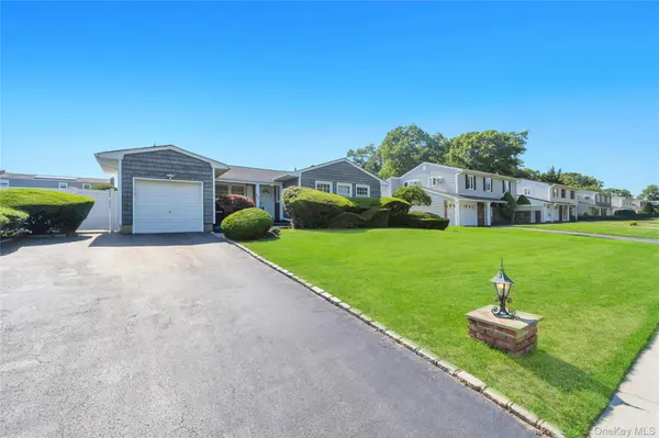22 Dover Hill DR, Nesconset, NY 11767