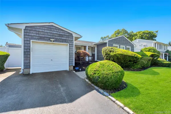 22 Dover Hill DR, Nesconset, NY 11767